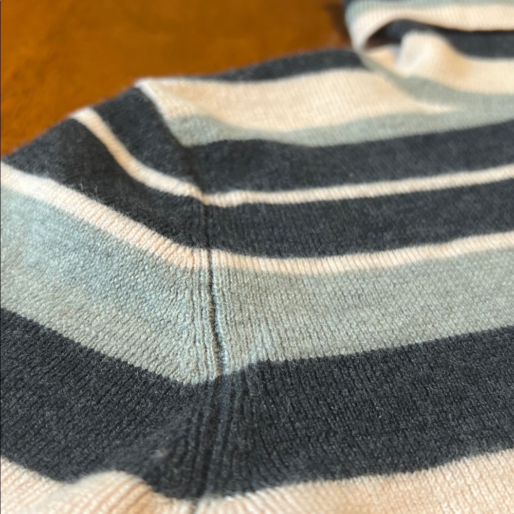 Banana Republic Gray and Pink Striped Merino Wool Turtle Neck Sweater Size M - Picture 11 of 15